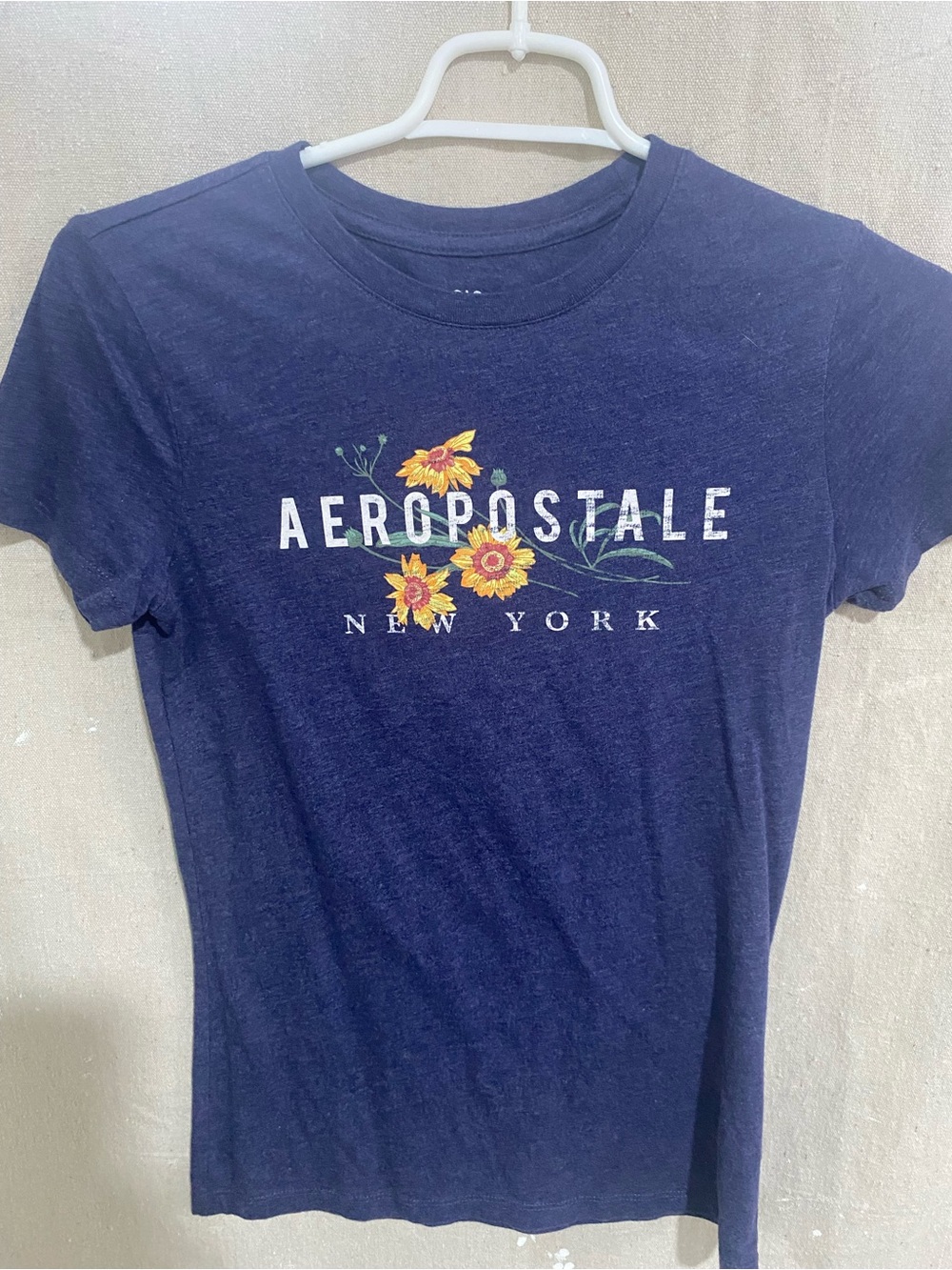 Aeropostale Navy T‑Shirt with Yellow Floral Logo